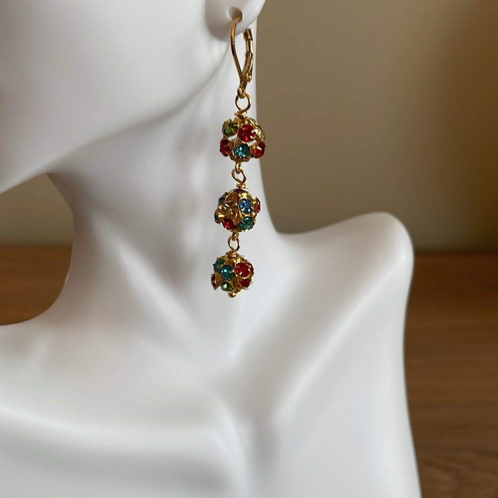 HAND CRAFTED SPARKLING BALL DROP PIERCED EARRINGS WITH MULTI COLORED CRY… - Picture 4 of 12